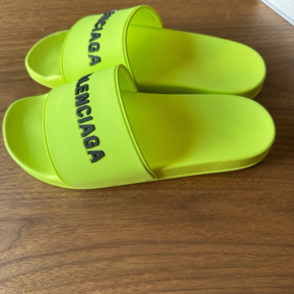 Balenciaga Pool Slides - Picture 2 of 5